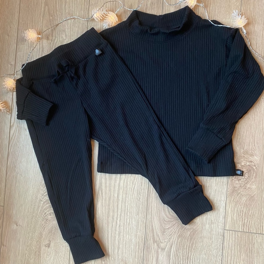 Minimalistic kids loungewear set